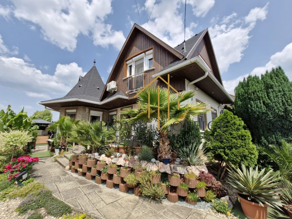 Hajdúszoboszlón rezsimentes apartman ház eladó!