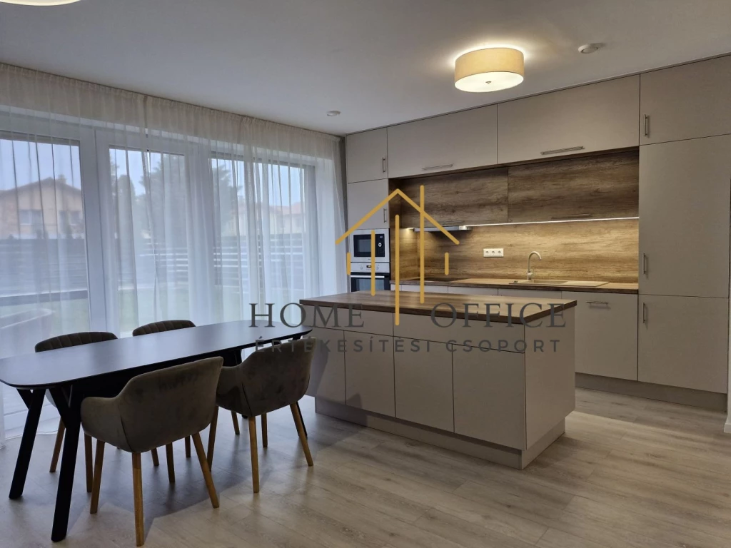 Debrecen Úrrétjén 4 hálószobás sorház kiadó!