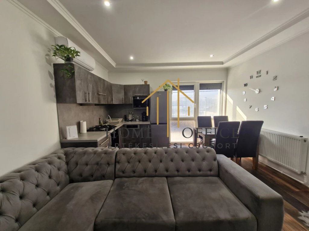 Anarcson családi ház 3 lakásra osztva eladó!