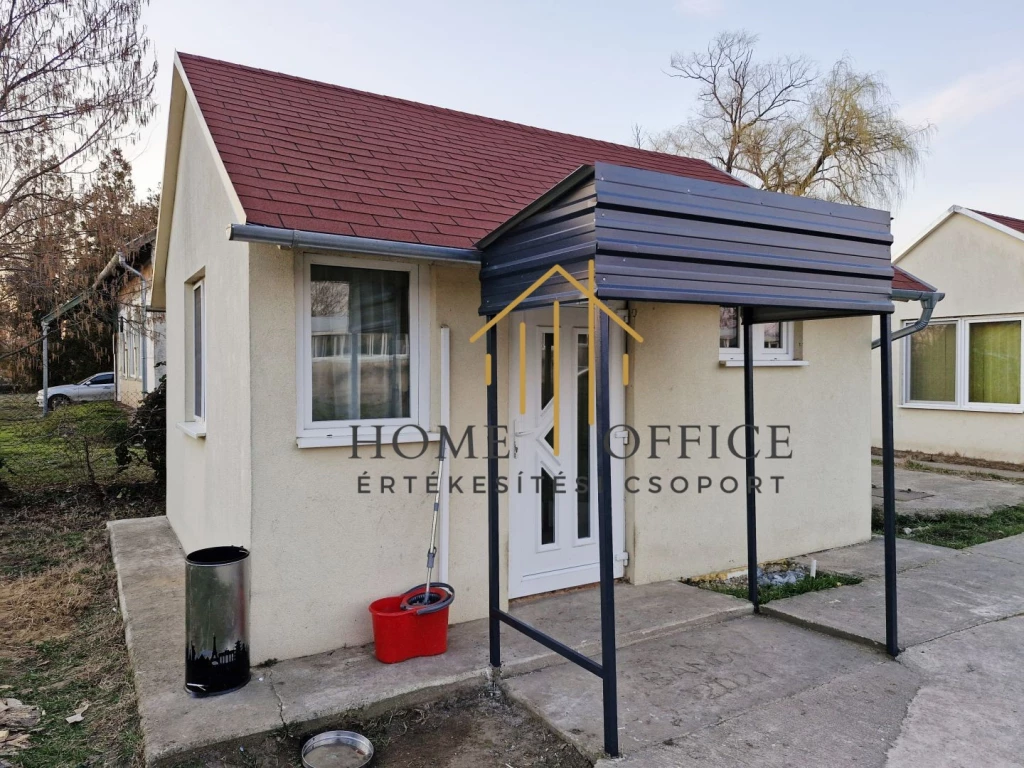 Debrecenben, a Létai út végen egy 20 nm-es minigarzon jellegű ház kiadó!
