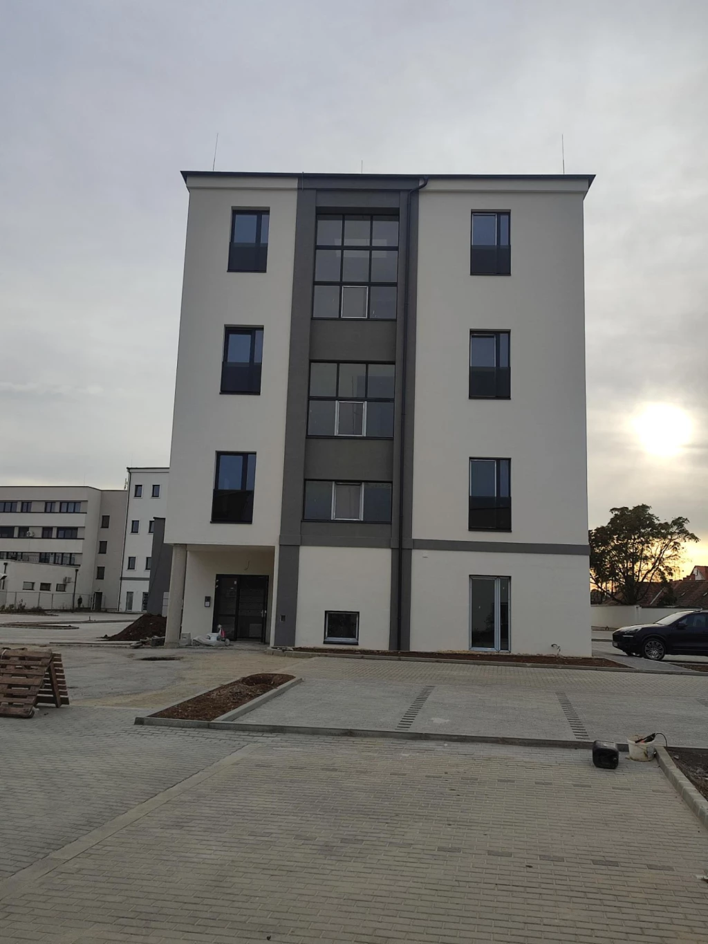 Szombathely belvárosában 51 m2 es, földszinten lévő üzlethelyiség eladó.