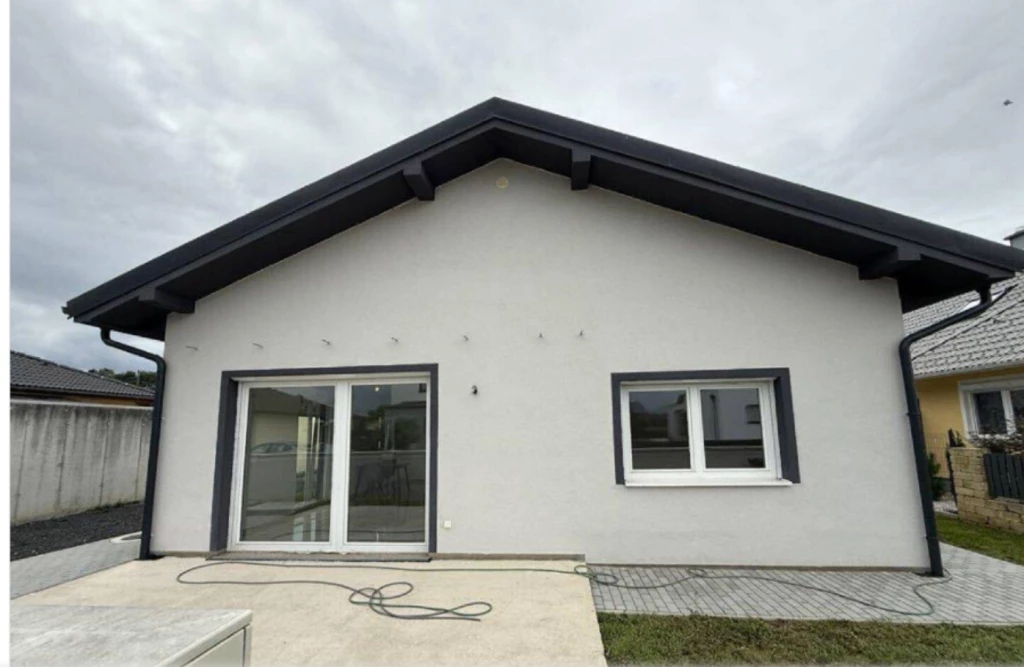 Burgenland, Frankenauban új építésü, azonnal költözhető családi ház garázzsal eladó.