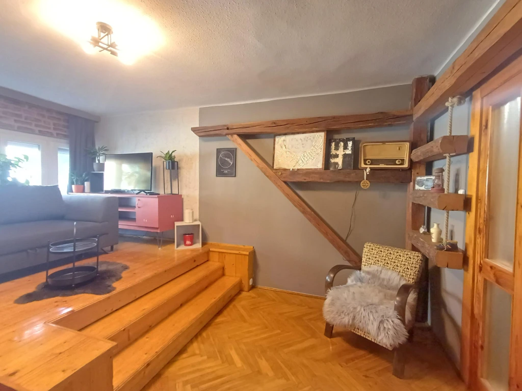 Szombathely belvárosában 39 m2-s első emeleti lakás eladó!