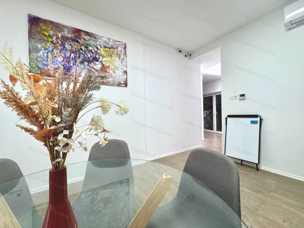 Szarvason, felújított, irodával egybekötött 122 nm üzlethelyiség kiadó