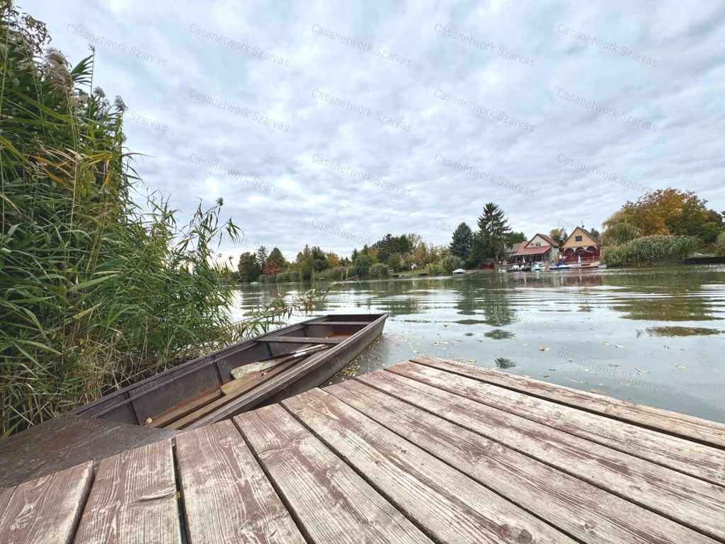 Keresztháti üdülősoron eladó 10+2 férőhelyes nyaraló wellness résszel