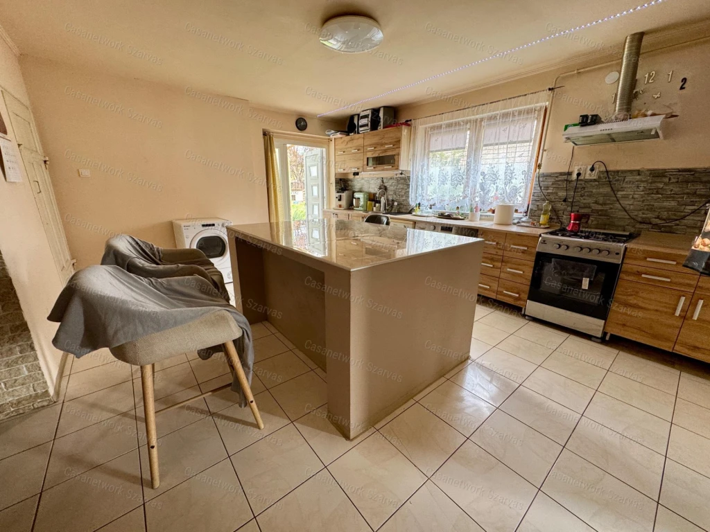 Csabacsűdön, azonnal költözhető, tágas családi ház eladó