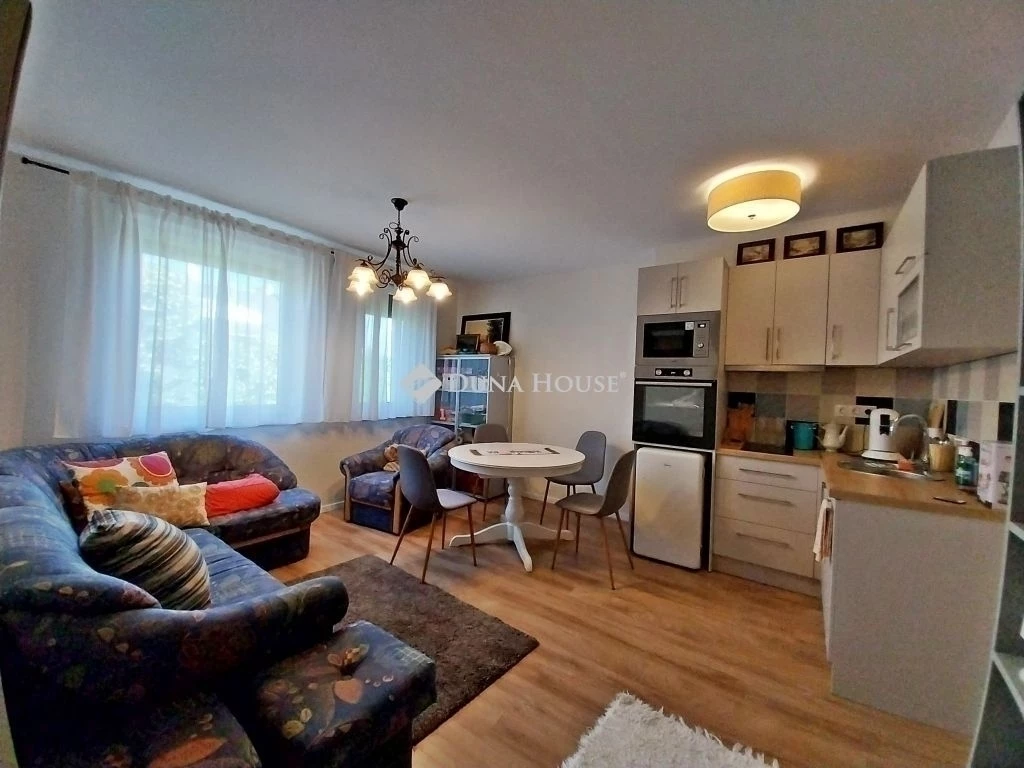 Eladó lakás, Szeged