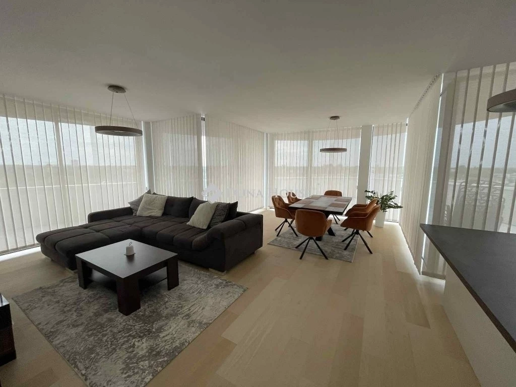 Eladó lakás, Szeged