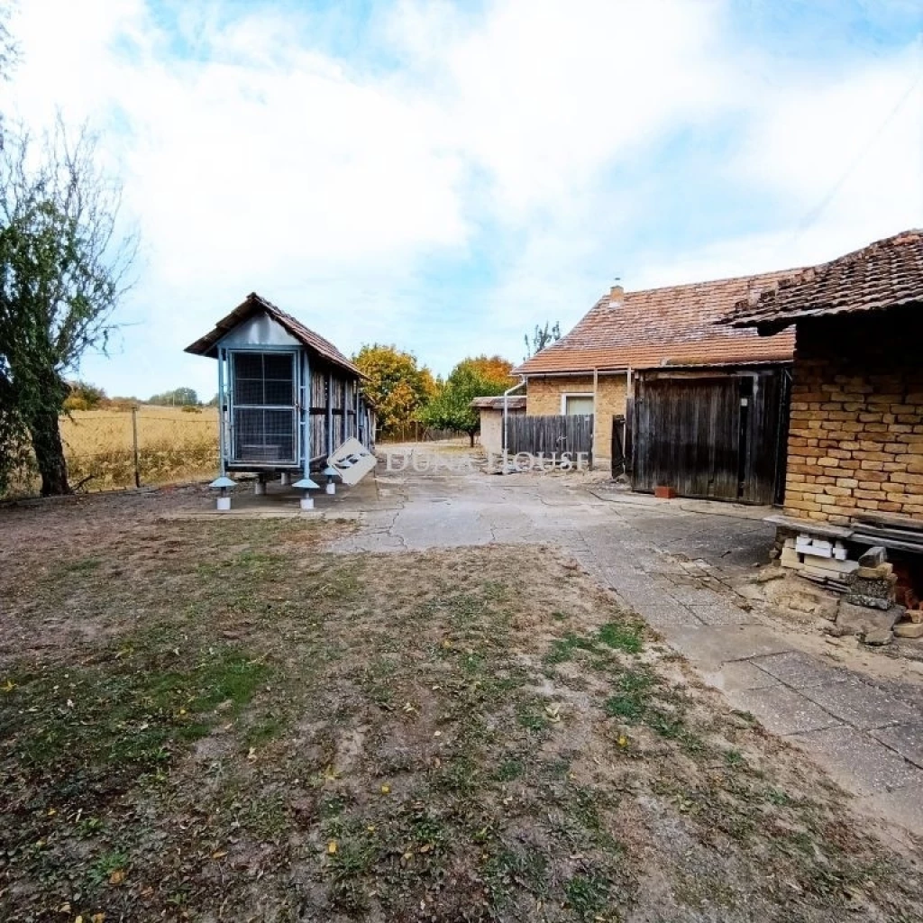 Eladó ház, Röszke