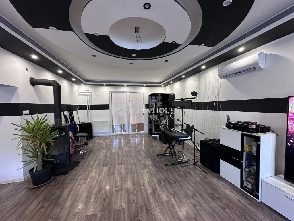 Tágas otthon, Makón!