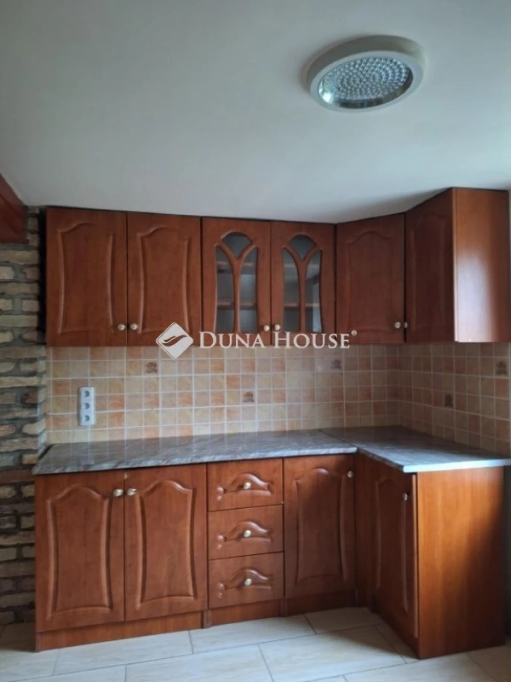 Eladó ház, Földeák