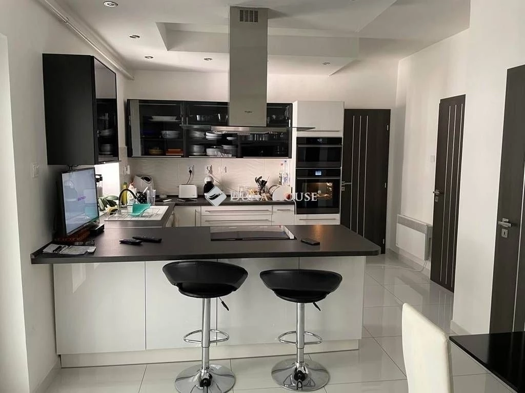 Eladó háromlakásos, felújított családi ház Hódmezővásárhely belvárosában