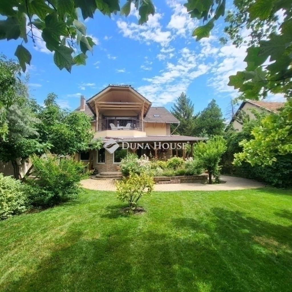 Prémium kétszintes családi ház eladó Újszegeden!