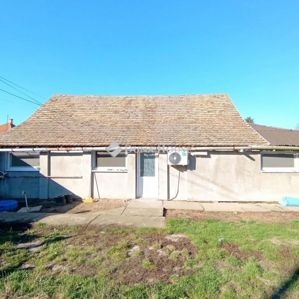 Eladó ház, Földeák