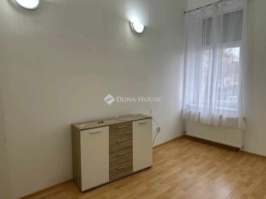 Eladó lakás, Szeged