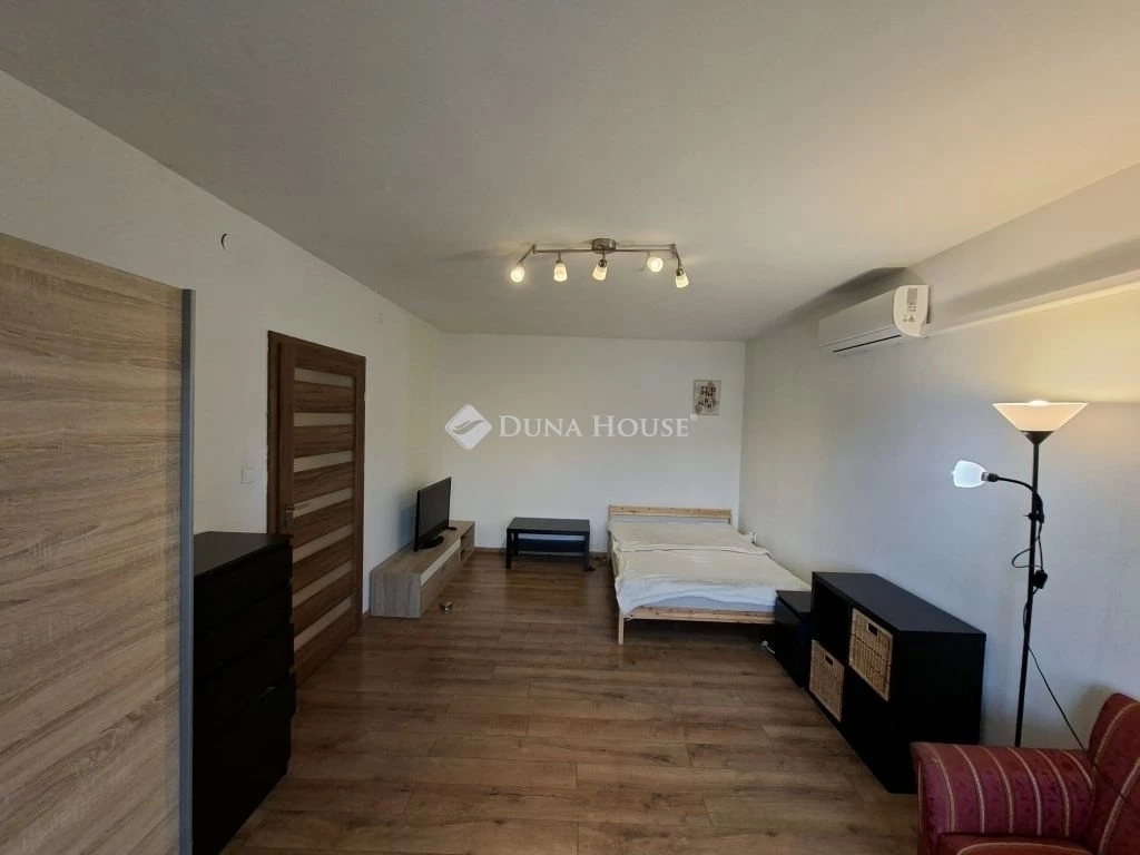 Eladó lakás, Szeged