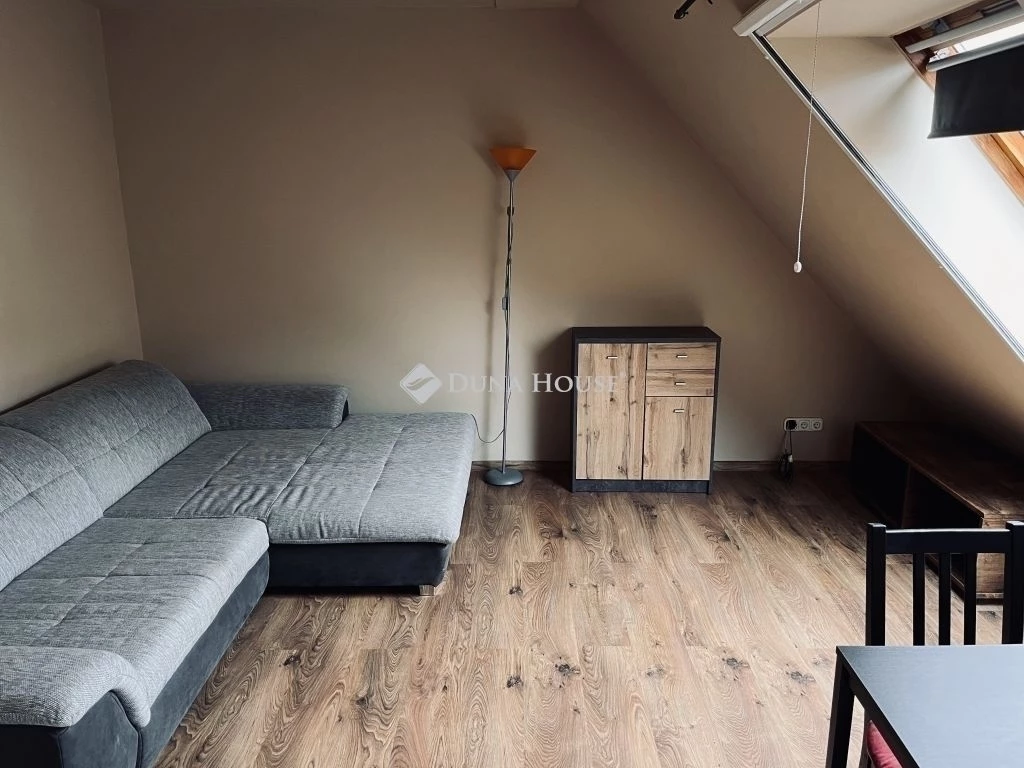 Eladó lakás, Szeged