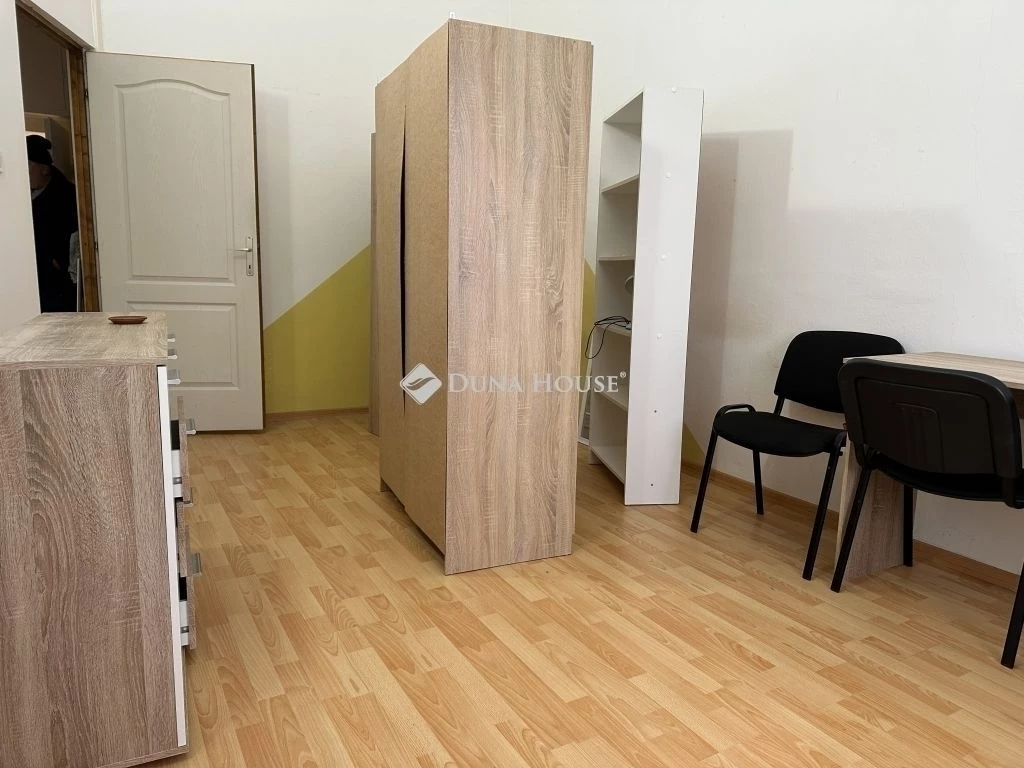 Eladó lakás, Szeged