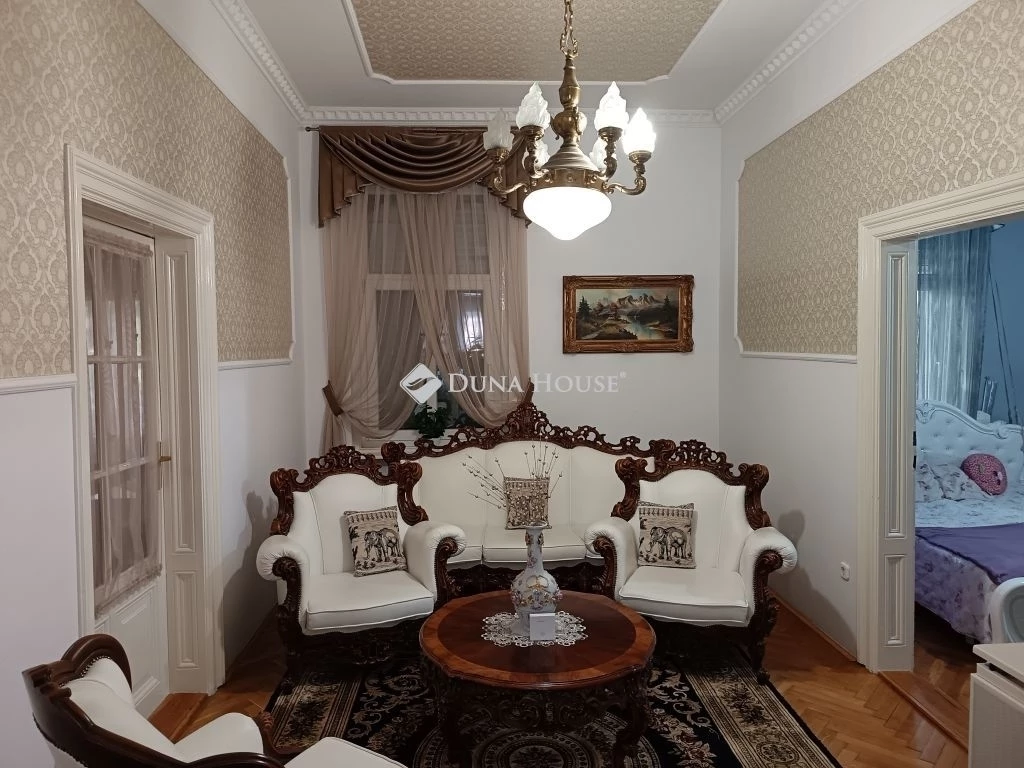 Eladó 5 szobás polgári lakás a belvárosban, Szegeden!