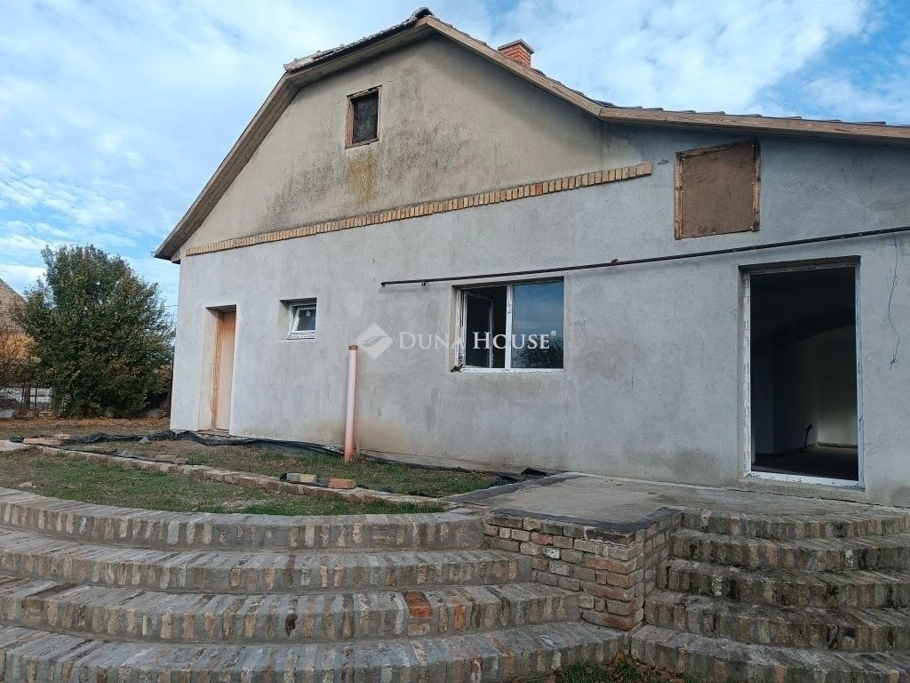 Eladó ház, Kiszombor