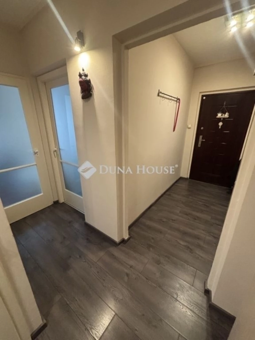 Azonnal költözhető felújított lakás Tarján kedvelt részén!