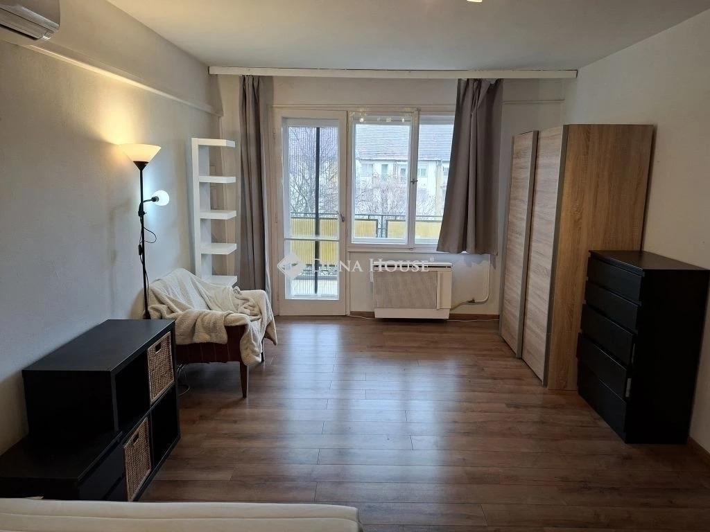 Eladó lakás, Szeged