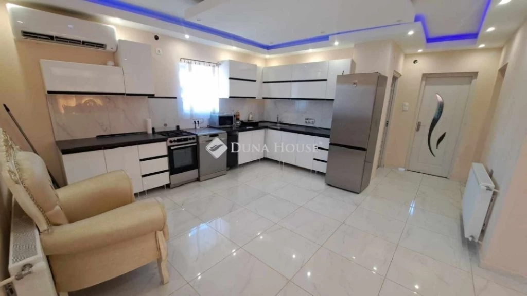 Eladó ház, Csongrád