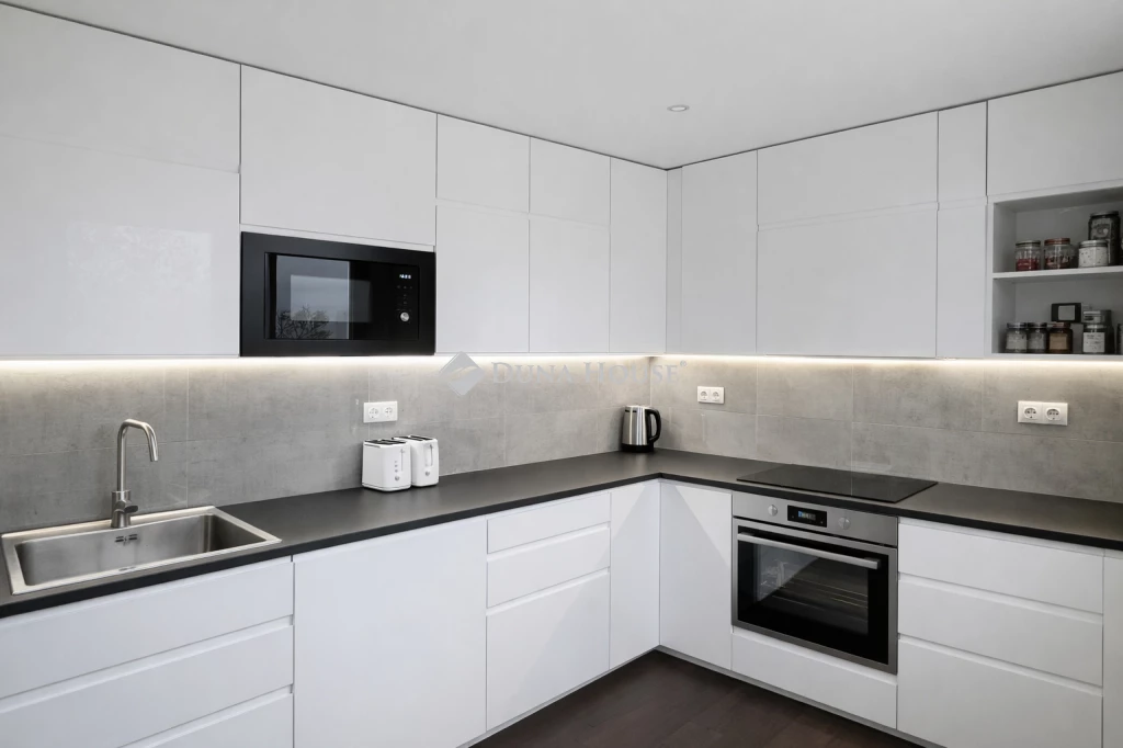 Eladó lakás, Szeged