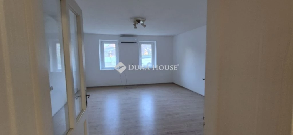 Eladó ház, Mindszent