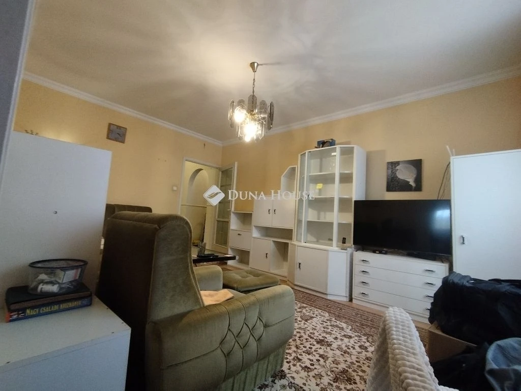 Eladó 2,5 szobás panelprogramos lakás Felsővároson!