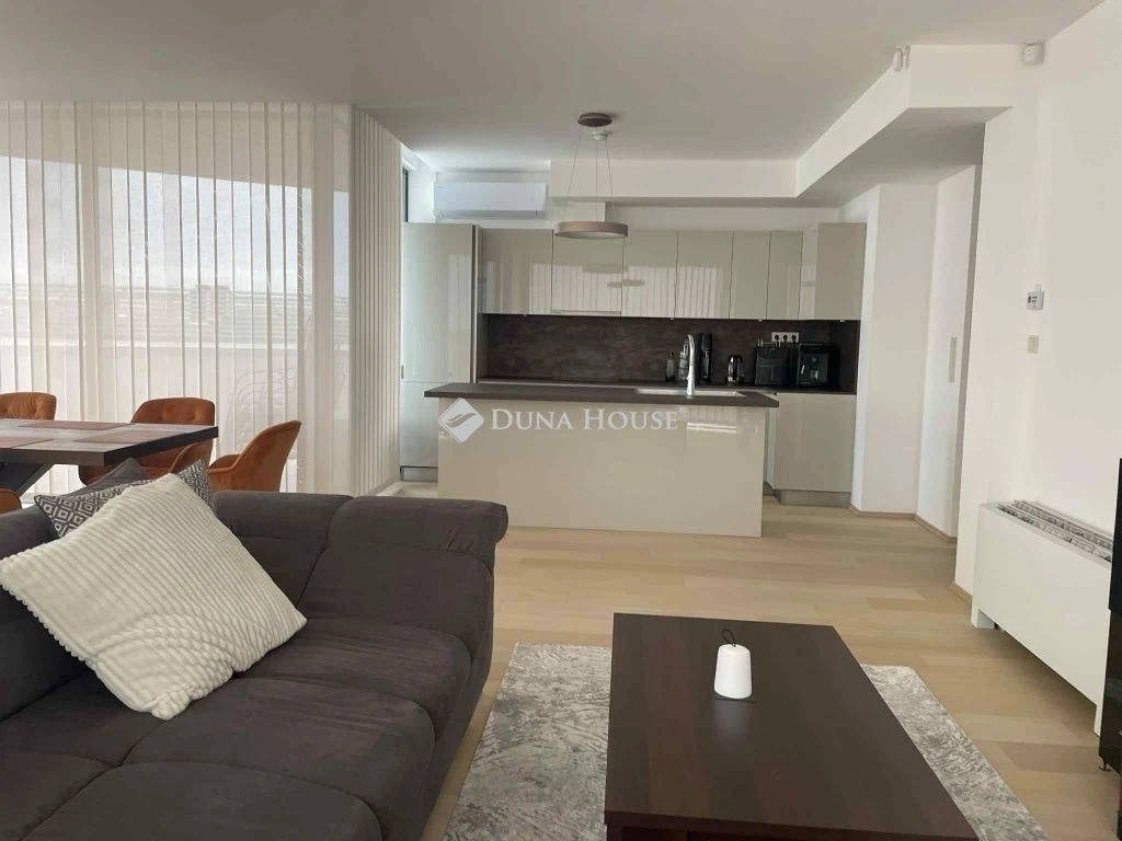 Eladó lakás, Szeged