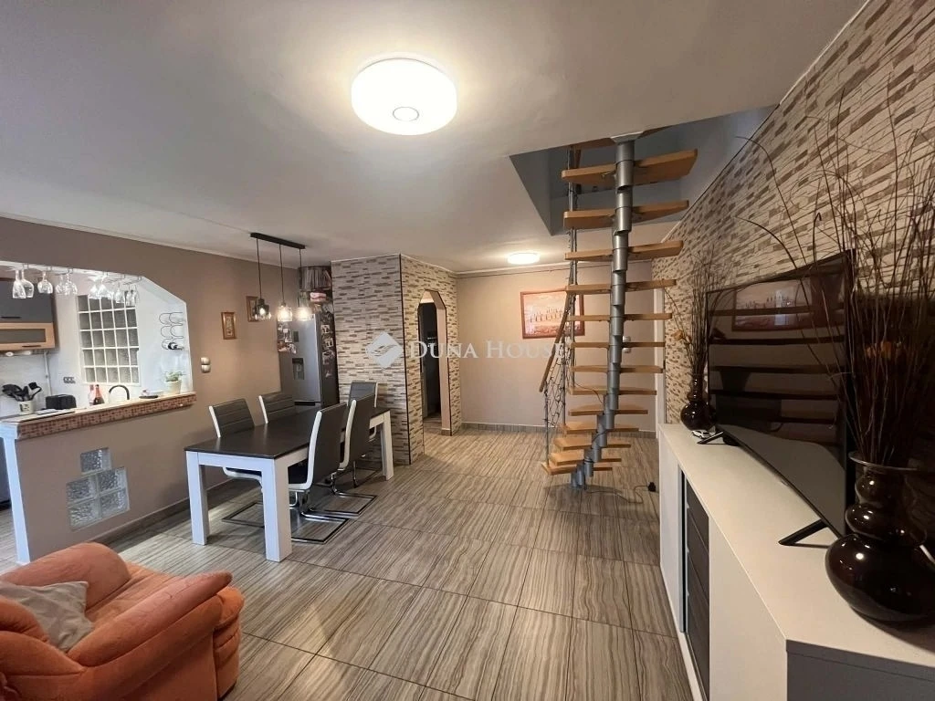 c3-1-name c2-19-name, Szeged, Hattyú utca