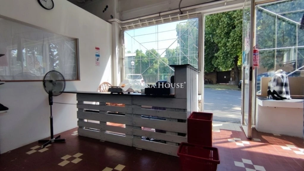 c3-1-name c2-69-name, Hódmezővásárhely, Szabadság tér