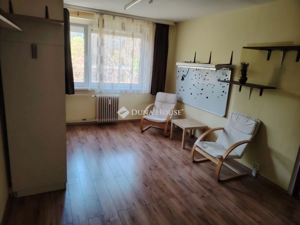 Erkélyes, 2+2 szobás lakás eladó Szegeden, a Szilléri soron – zöldövezeti környezetben