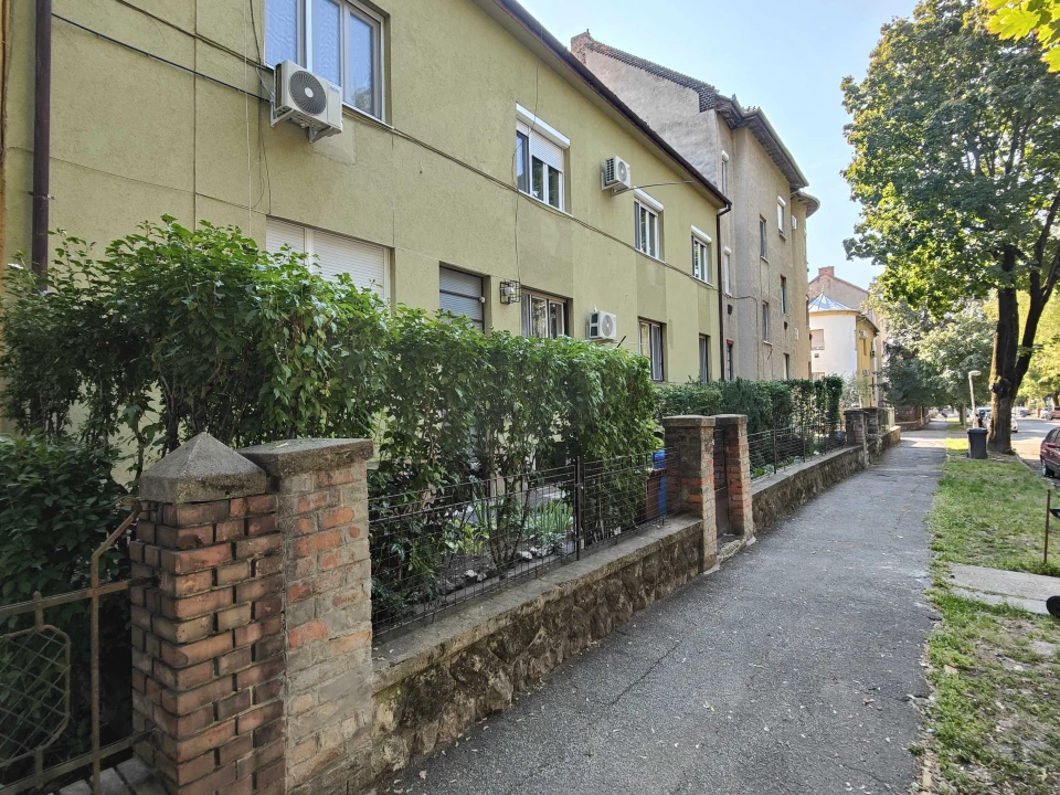 For sale brick flat, Pécs