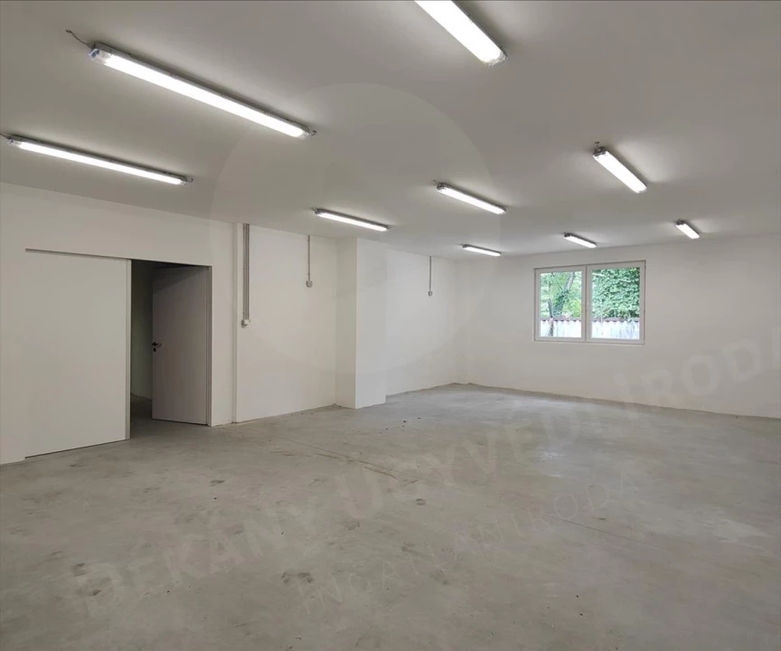 Kiadó vidéki raktárak, Szekszárd