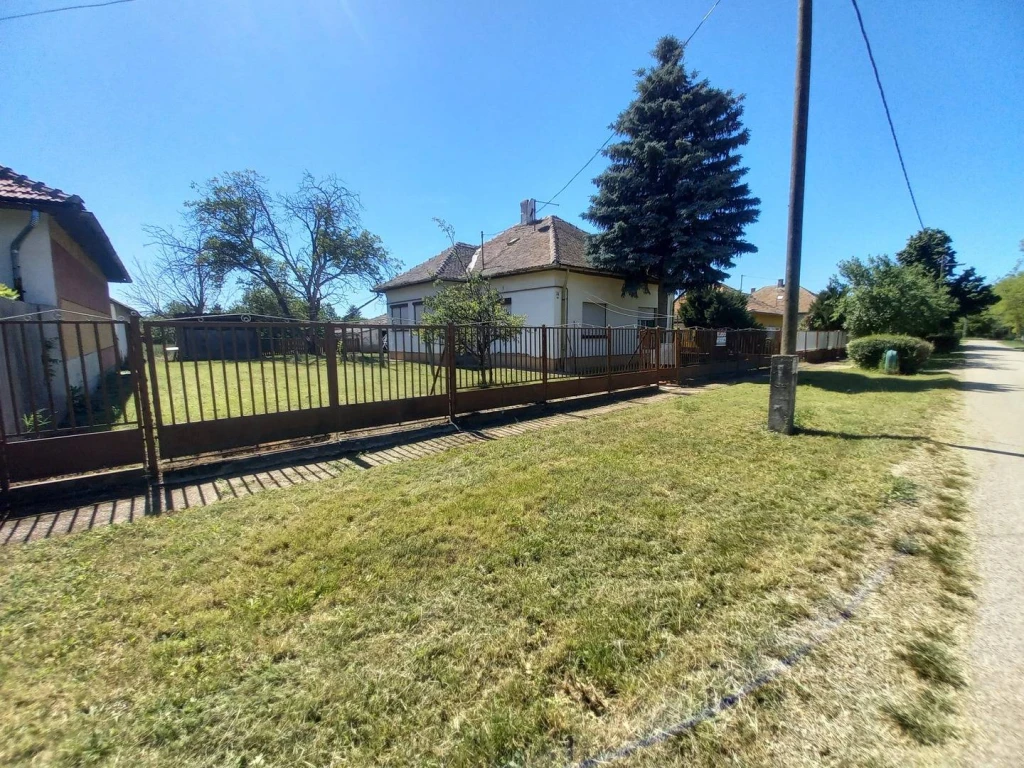 Eladó Családi ház, Berekfürdő, 110nm, 27500000 Ft