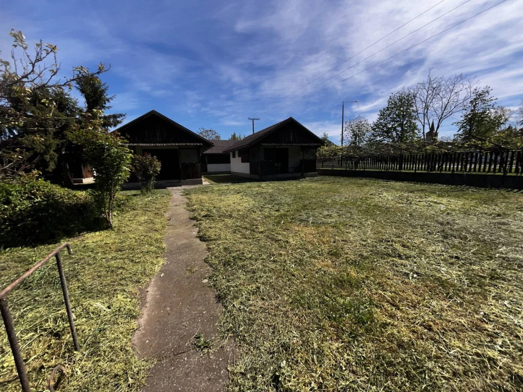 Eladó Üdülő, nyaraló, Berekfürdő, Pávai Vajna Ferenc utca, 280nm, 69900000 Ft