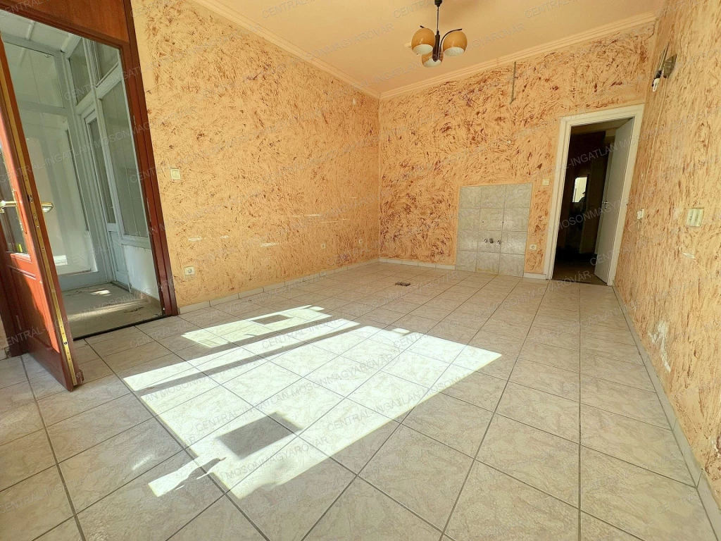 For sale store, Mosonmagyaróvár, Belváros