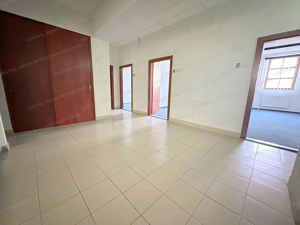 For rent office, office block, Mosonmagyaróvár, Belváros