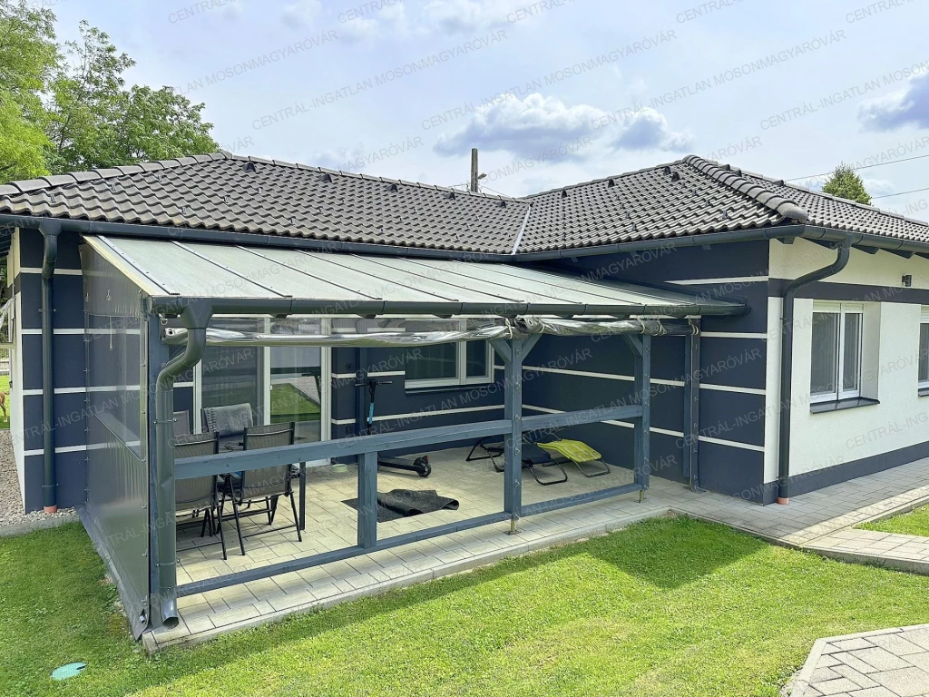 Fiatal, földszintes családi ház vendégházzal eladó Mosonmagyaróváron!