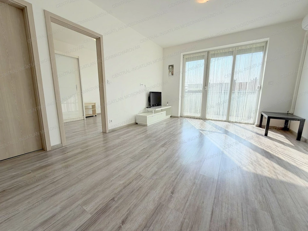 For sale brick flat, Mosonmagyaróvár, Városközpont