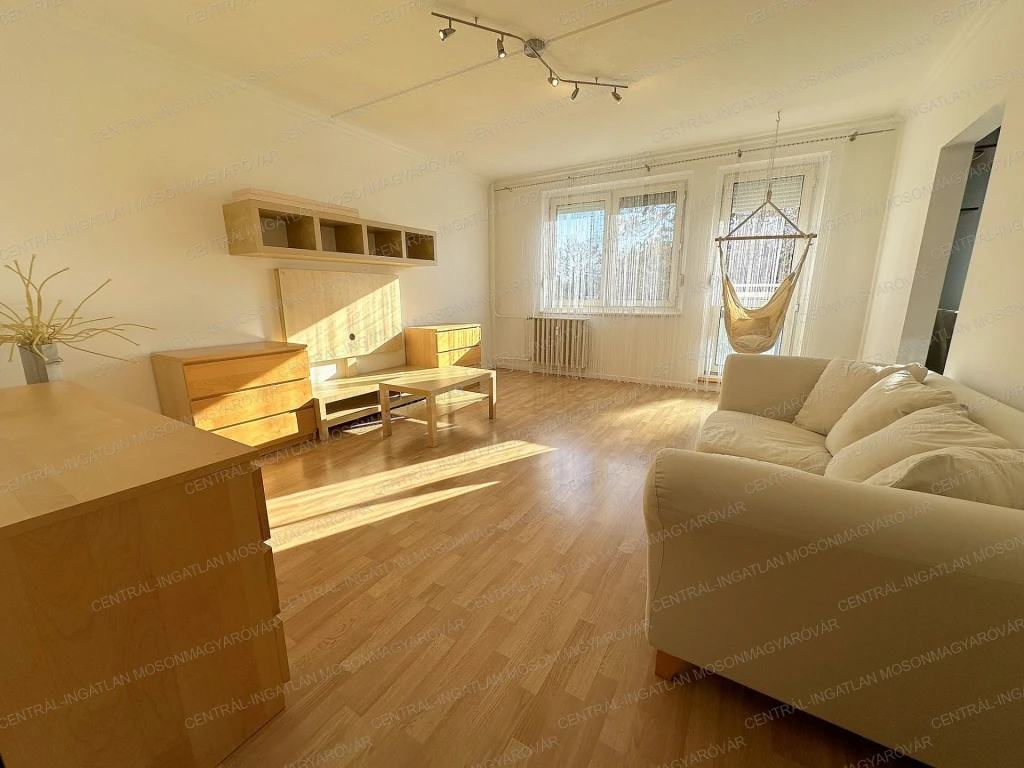 Városközponti, 3 szobás, 68m2-es, berendezett lakás kiadó!