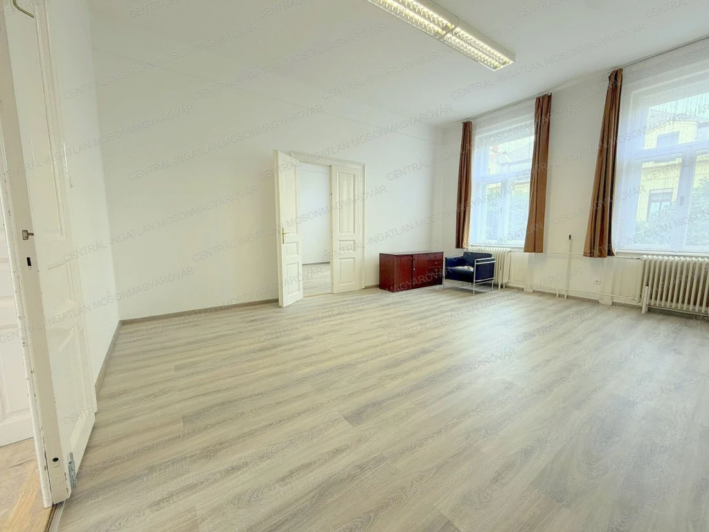 Belvárosban, egyetemhez közel, 95m2-es, nagypolgári lakás kiadó!