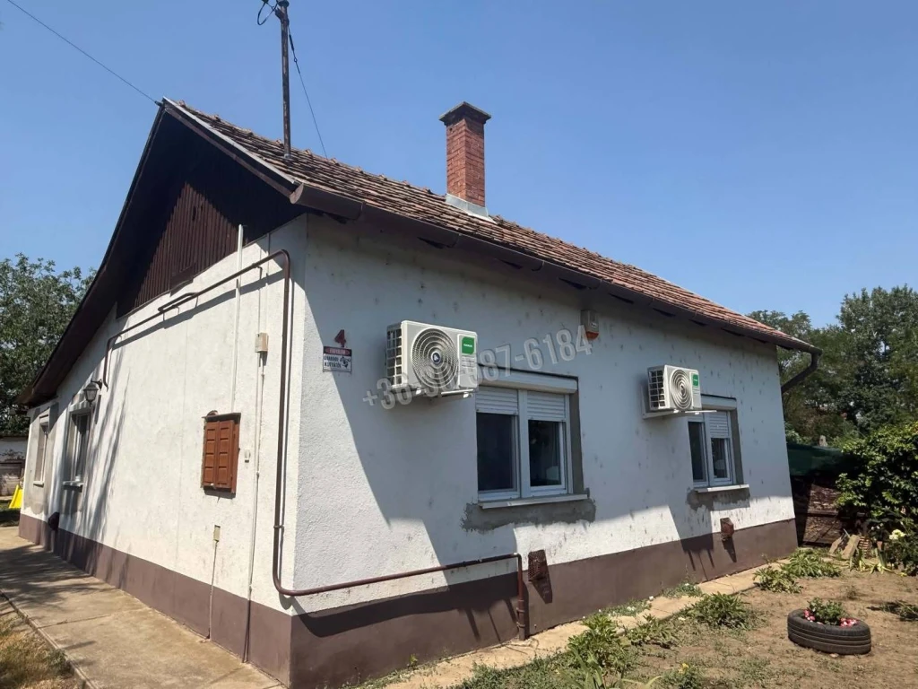 c3-1-name c2-1-name, Püspökladány, Belváros
