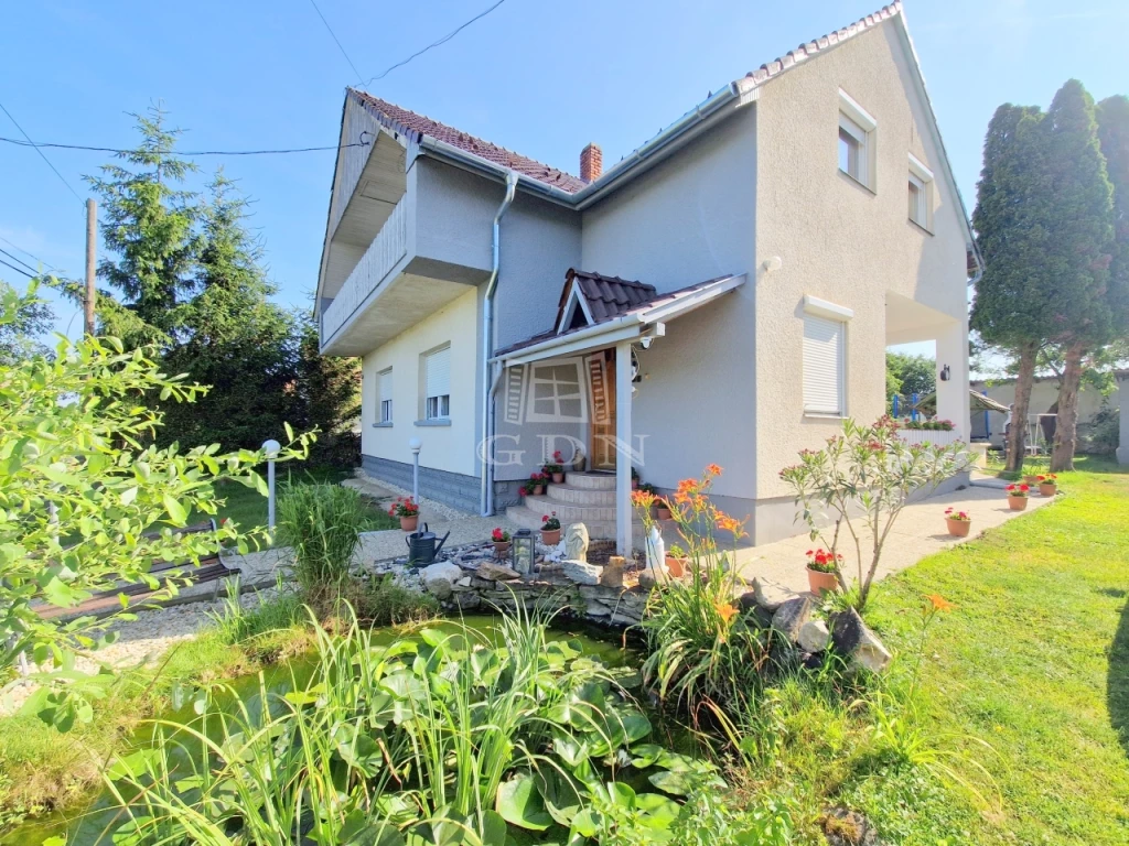 Eladó családi ház, Alsórajk, Természetközeli részén