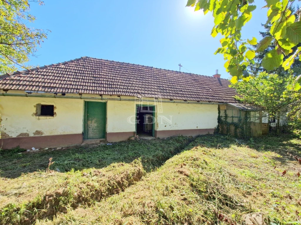 Eladó családi ház, Pethőhenye, Csendes mellékutcája