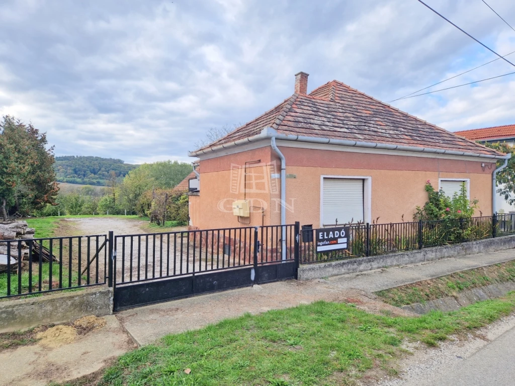 Eladó családi ház, Kisbucsa, Tóra néző panorámával