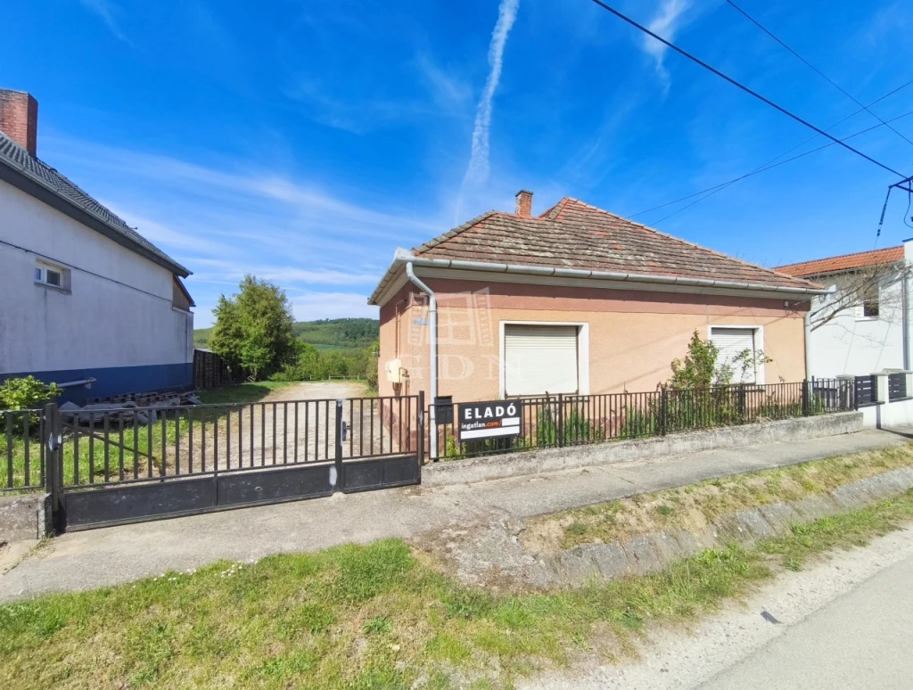 Eladó családi ház, Kisbucsa, Tóra néző panorámával