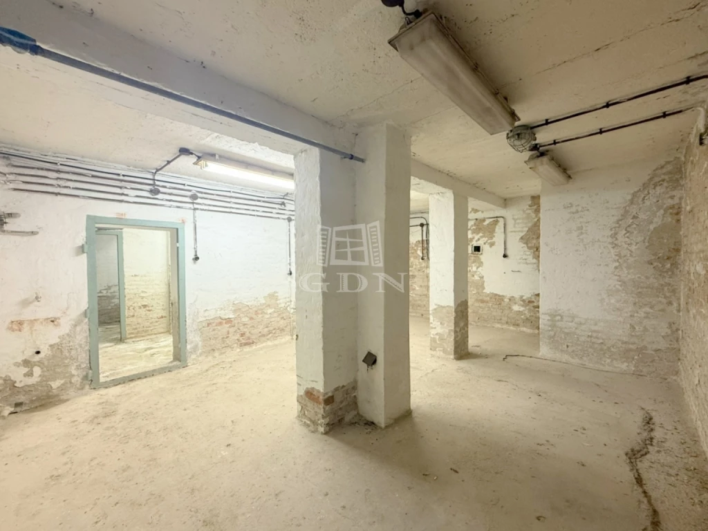 For sale depository, Gellénháza, Központi része